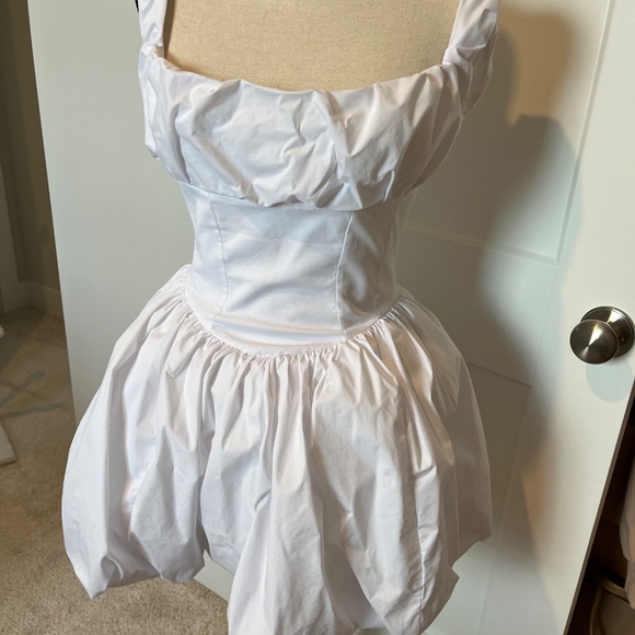 HOUSE OF CB/ LE PUFF/ White/ Size M - Picture 3 of 9